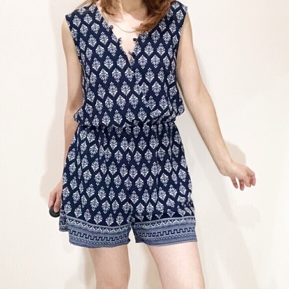 OVI Romper Printed Blue & White Sleeveless Size Small - Picture 8 of 8
